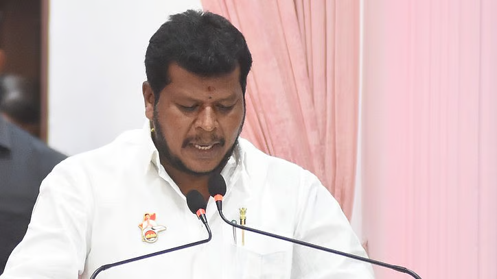 கூட்டுறவு நெசவாளர்களுக்கு 10% கூலி உயர்வு: அமைச்சர் விஜய் பாலாஜி முக்கிய அறிவிப்பு!